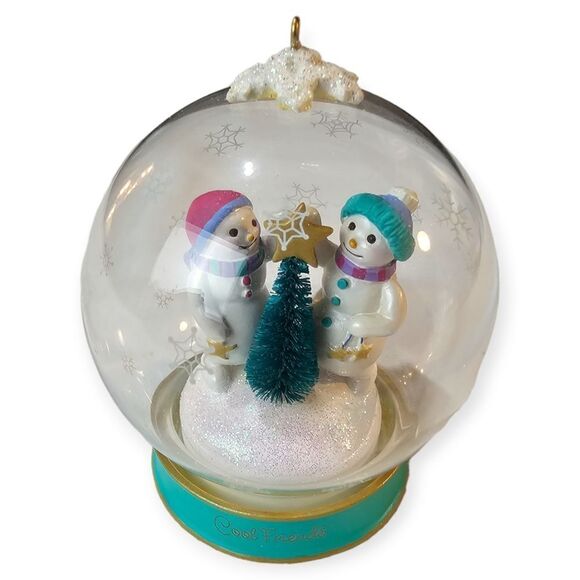 Hallmark Christmas Keepsake Cool Friends Snowglobe Ornament - Picture 2 of 7